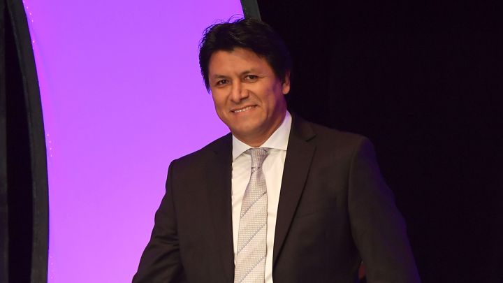 Claudio Suárez durante la Sexta Ceremonia de Investidura al Salon de la Fama Nacional e Internacional del Futbol 2016, en Pachuca,Hidalgo.