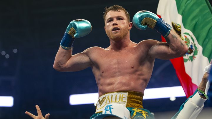 Canelo celebra su triunfo frente a Billy Joe Saunders en AT-T Stadium.