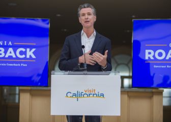 Newsom presenta incentivo de viajes para personas vacunadas