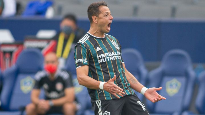 Javier "Chicharito" Hernández celebrando uno de sus goles en la victoria de LA Galaxy ante New York Red Bulls.
