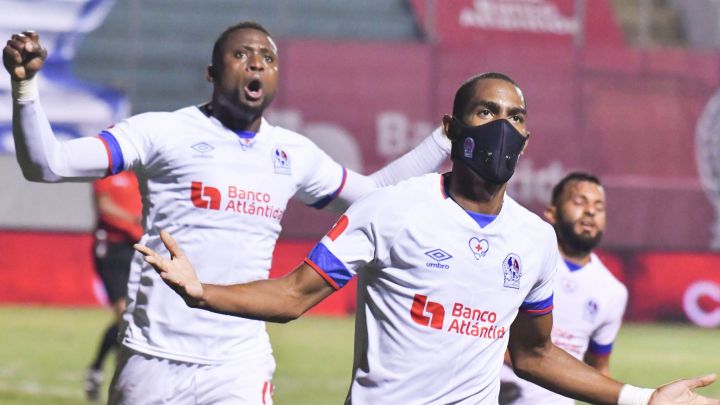 CD Olimpia celebrando anotación en Liga de Honduras.