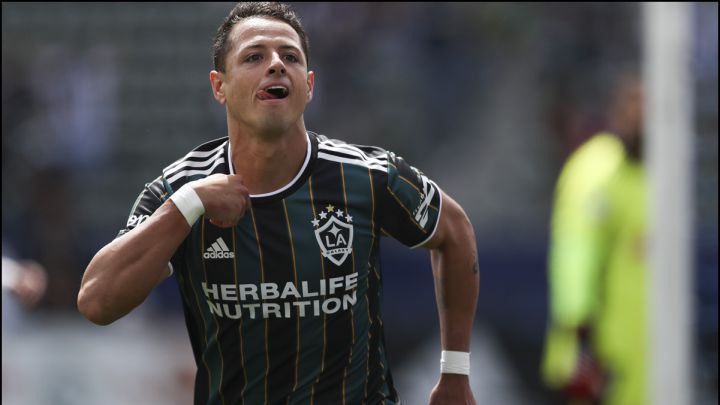 Chicharito Hernández porta gafete de capitán en el LA Galaxy vs Seattle Sounders