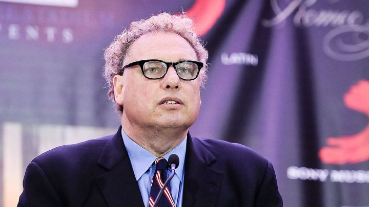 Randy Levine en conferencia de prensa en el Yankee Stadium para presentación de album de Romeo Santos.