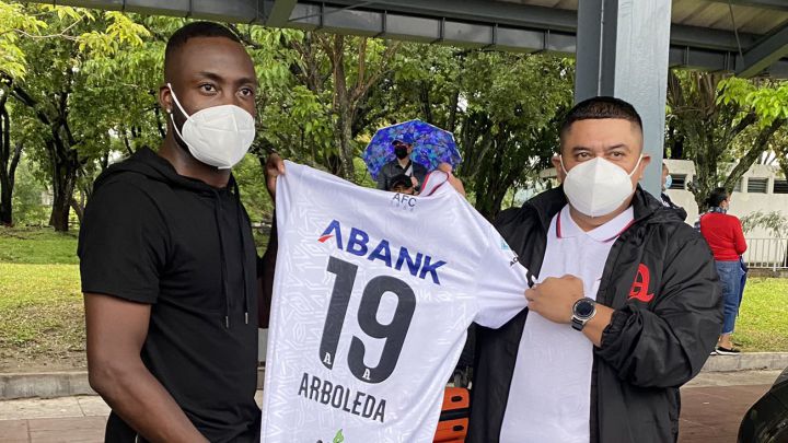 El colombiano Víctor Arboleda llega a El Salvador para unirse a Alianza