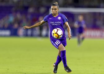 ¡La joya de Marta! La brasileña marca golazo de media cancha