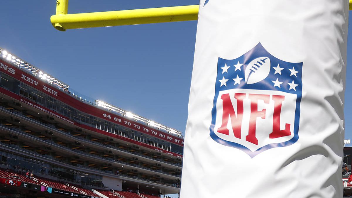 Logo de la NFL en estadio