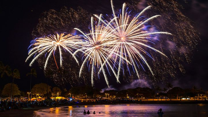 Espectáculo de fuegos artificiales en Kailua beach park
