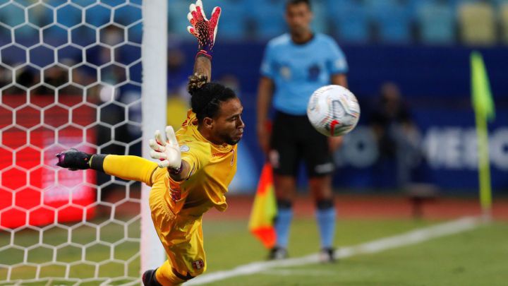 Gallese atajó en tanda de penaltis y fue clave para la clasificación de Perú a semifinales.