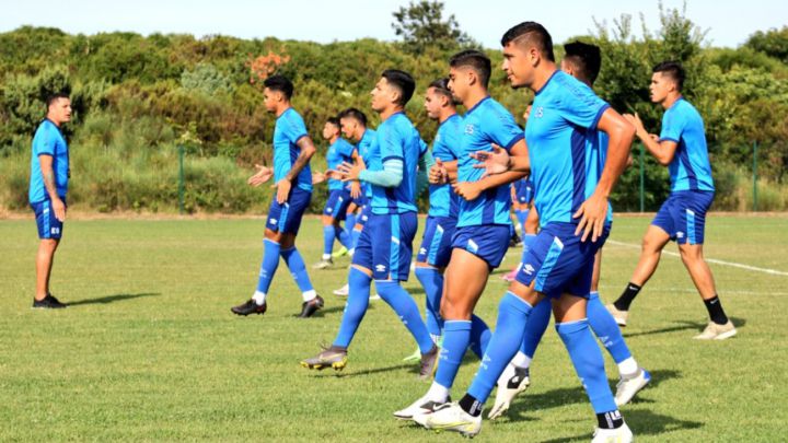 Selección de El Salvador entrenando en Catar.