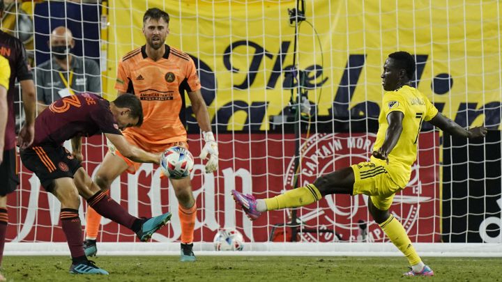 Erick ‘Cubo’ Torres emuló a Luis Suárez al tapar un gol con la mano