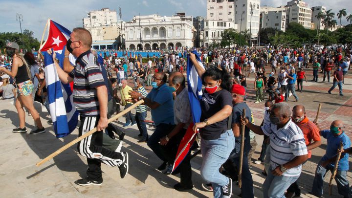 ¿Qué está pasando en Cuba y por qué protestan los cubanos contra el Gobierno?