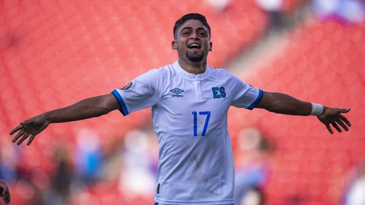 Jairo Henríquez festeja su gol con El Salvador en Copa Oro.