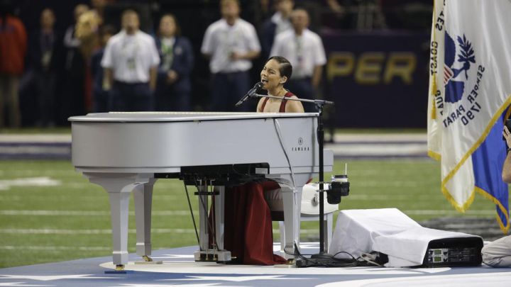 Alicia Keys toca el 'Black National Anthem' antes del Super Bowl