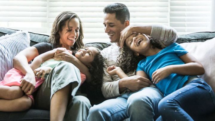 Imagen ilustrativa de una familia de 4 integrantes