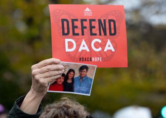 Juez bloquea DACA. ¿Qué pasará con los solicitantes?