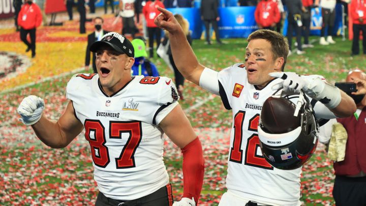 Tom Brady y Rob Gronkowski con los Buccaneers