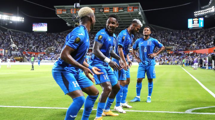 Romell Quioto celebra su gol 2-3 de Honduras durante el partido Panama vs Honduras, correspondiente al Grupo D de la Copa Oro de la CONCACAF 2021, en el BBVA Stadium, el 17 de Julio de 2021.