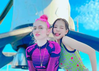 Grimes comparte foto con Jennie de BLACKPINK frente a un cohete de SpaceX
