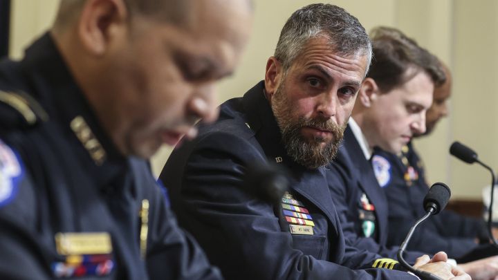 Oficiales de policía dan su testimonio sobre lo sucedio en el asalto al Capitolio el pasado de enero