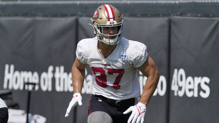 NIck Bosa en el entrenamiento de 49ers