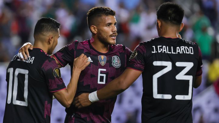 Orbelin Pineda celebra su gol 0-3 con Jonathan Dos Santos y Jesus Gallardo de Mexico durante el partido Guatemala vs Mexico, correspondiente al Grupo A de la Copa Oro de la CONCACAF 2021, en Cotton Bowl Stadium, el 14 de Julio de 2021.
