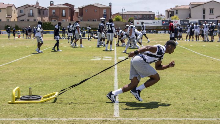 Amari Cooper en el training camp de Dallas Cowboys