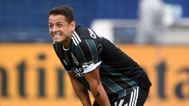 Javier "Chicharito" Hernández reaccionando a acción durante parte de LA Galaxy y Austin FC en el Dignity Health Sports Park.