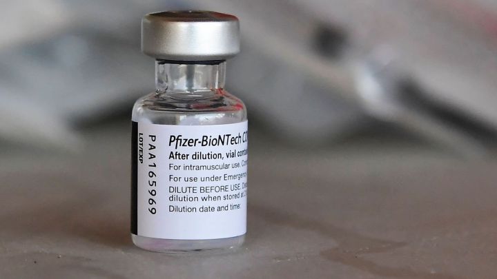 Vial de la vacuna contra el COVID-19 de Pfizer-BioNTech