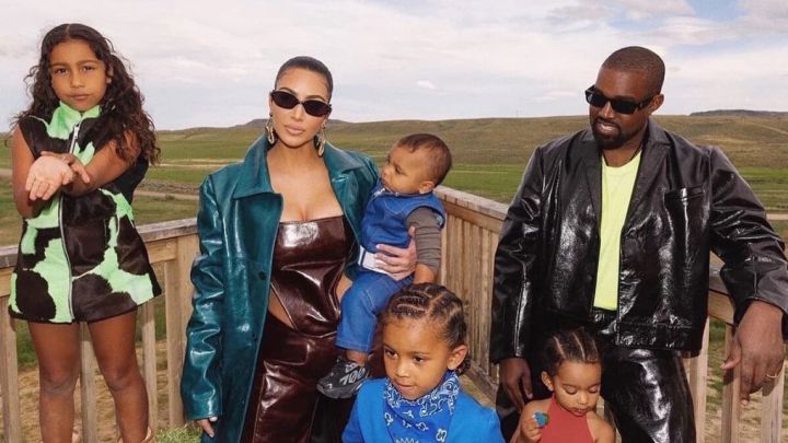 Kim Kardashian y Kanye West con sus cuatro hijos