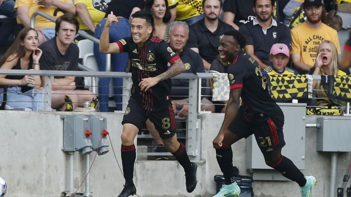 Ezequiel Barco celebra su doblete frente a Columbus Crew.