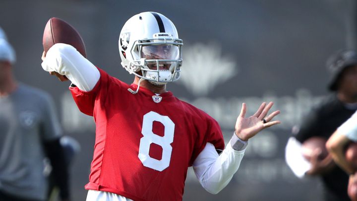Marcus Mariota en el training camp de Las Vegas Raiders