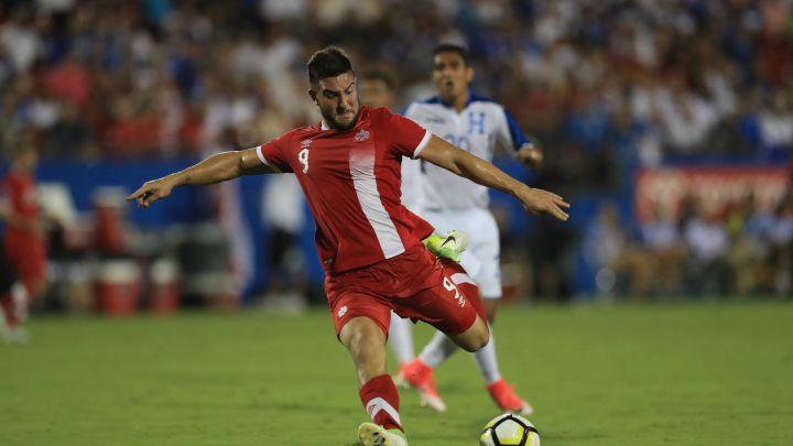 Lucas Cavallini con la Selección Canadiense