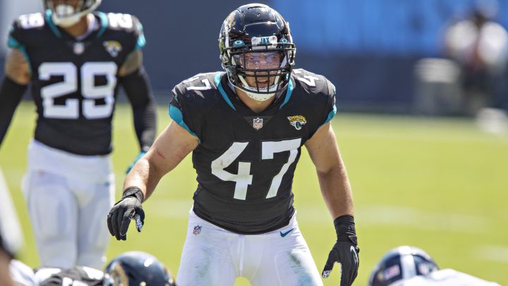 Joe Schobert en un partido de Jacksonville Jaguars.