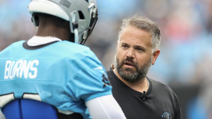 Matth Rhule en una práctica de Carolina Panthers.