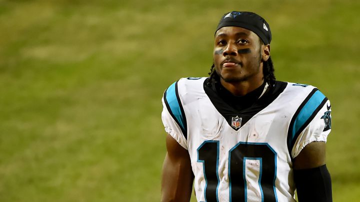 Curtis Samuel con el uniform de su antiguo equipo, Carolina Panthers.