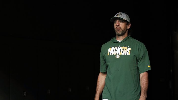 Aaron Rodgers, quarterback de Green Bay Packers, sale de uno de los túneles de Lambeau Field.