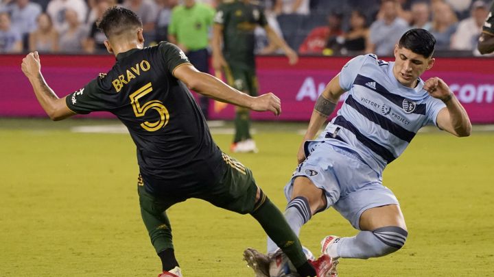 Alan Pulido se lesionó nuevamente con Sporting Kansas City