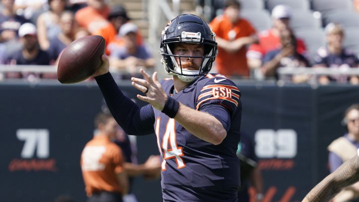 Andy Dalton en un partido de pretemporada de Chicago Bears.