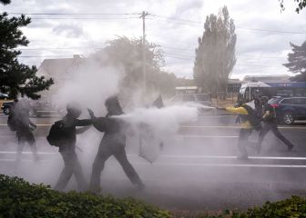 Proud Boys y Antifa se enfrentan en Portland