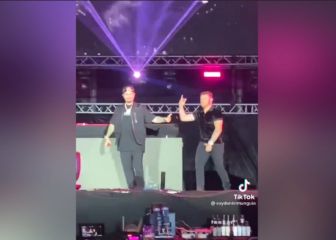 Canelo fue el invitado de J Balvin en una de sus presentaciones