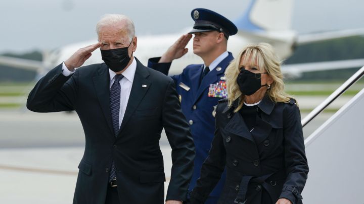 Atentado en Kabul: Biden viaja a Dover para recibir restos de soldados estadounidenses