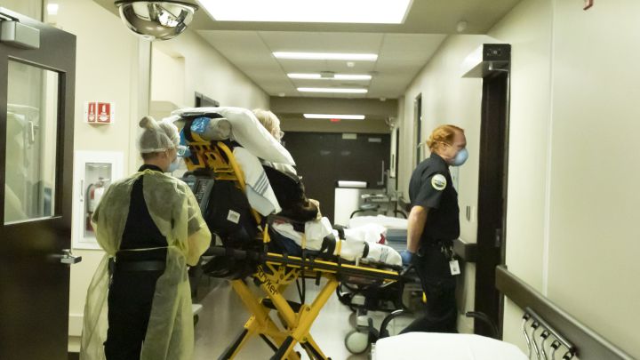 Aumentan hospitalizaciones por coronavirus en Estados Unidos