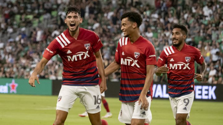 Ricardo Pepi celebra uno de sus goles en el duelo de clásico entre FC Dallas y Austin FC.