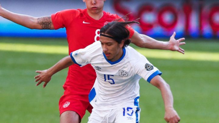 Enrico Dueñas mediocampista de El Salvador