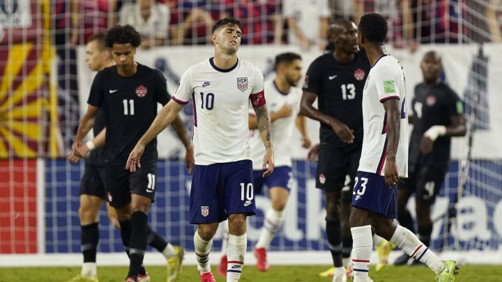 Christian Pulisic se lamenta fallo en partido entre Estados Unidos y Canadá en la Eliminatoria Mundialista.