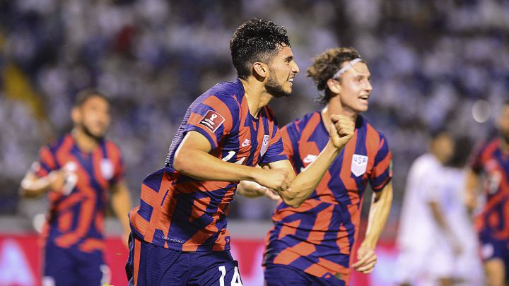 Ricardo Pepi celebra su primer gol en Eliminatorias con Estados Unidos.