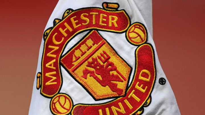 Bandera de tiro de esquina del Manchester United en Old Trafford.