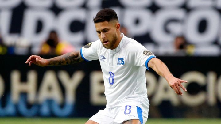 Joshua Pérez con El Salvador durante partido de la Copa Oro ante Catar.