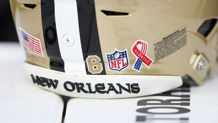 Casco de los New Orleans Saints
