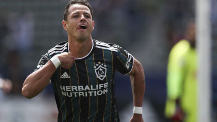 Chicharito llegó a 11 anotaciones y pelea por el título de goleo.